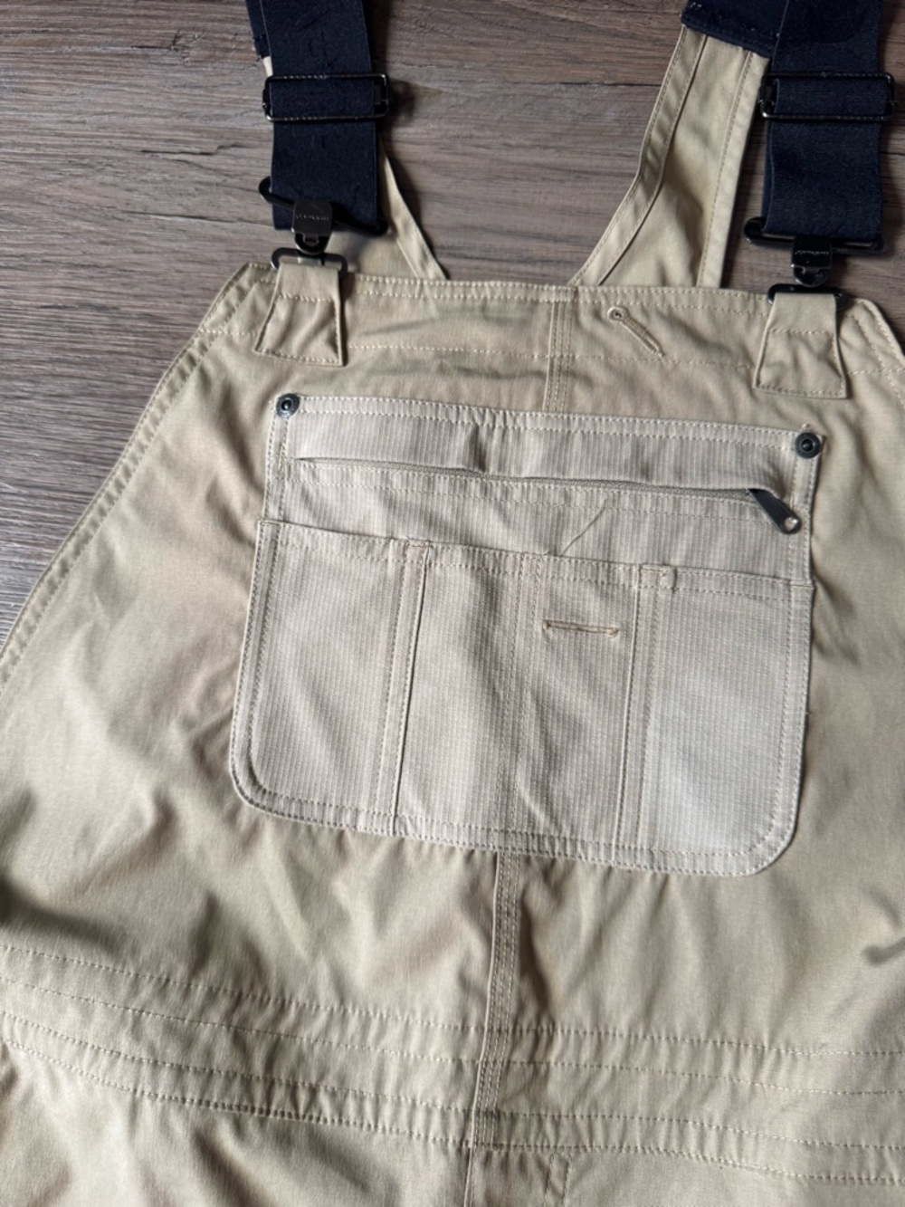 NWT Hurley x Carhartt Women’s Tan Short Overalls with Black Straps - Picture 7 of 16